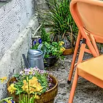 Silver Lining - Quiet St Patrick City Apartment