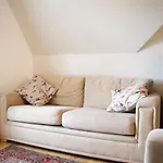 Modern And Charming 2 Bedroom Old Town Apartment