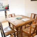Modern And Charming 2 Bedroom Old Town Apartment