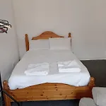 Mo\'S Place