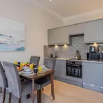 Dragon Suites - Edinburgh City Centre 2 Bed Apartment