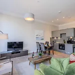 Dragon Suites - Edinburgh City Centre 2 Bed Apartment