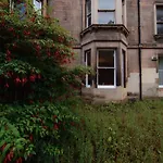 Comfortable And Spacious Edinburgh Retreat By The Meadows!
