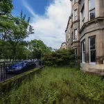 Comfortable And Spacious Edinburgh Retreat By The Meadows!