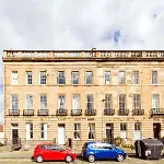 Spacious New Town Garden Flat
