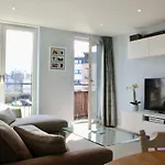 East Pilton - 2 Bed Edinburgh Apartment Free Parking & Balcony