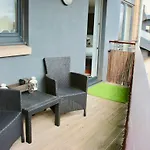 East Pilton - 2 Bed Edinburgh Apartment Free Parking & Balcony