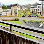 East Pilton - 2 Bed Edinburgh Apartment Free Parking & Balcony