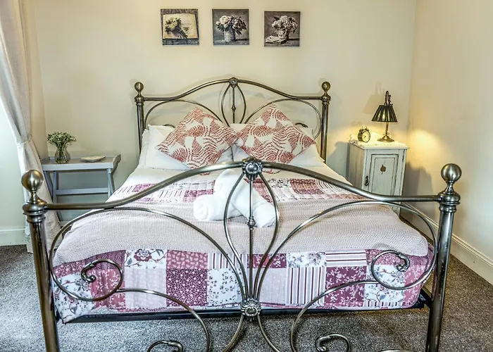 Silver Lining - Quiet St Patrick City Apartment