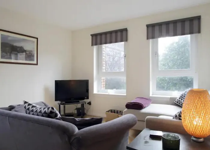 Pass The Keys Cosy And Bright 2 Beds Flat With - Free Parking