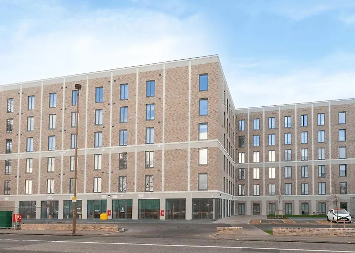 Bright Modern Studios And Private Bedrooms With Shared Kitchen At Straits Meadow Near Edinburgh City Centre
