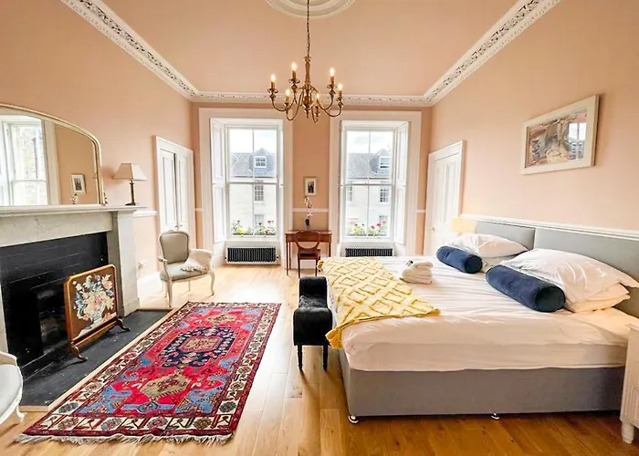 Remarkable 5Br Townhouse With Garden, Sleeps 12