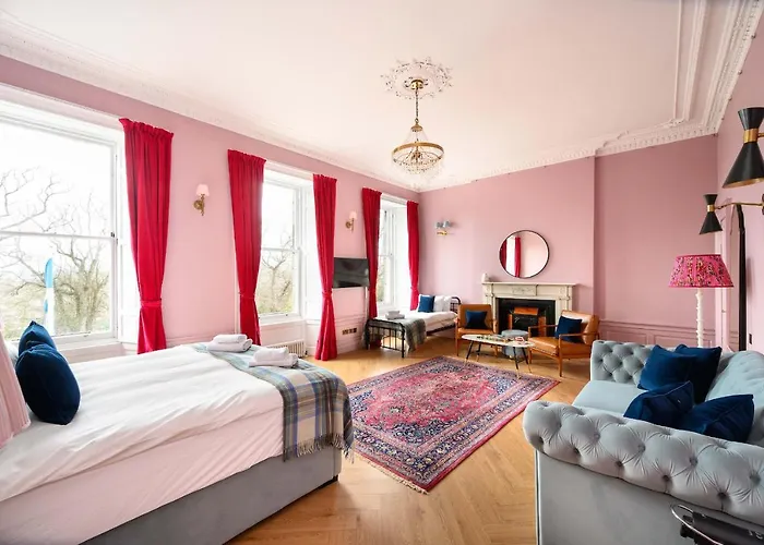 Spacious City Centre Family Room