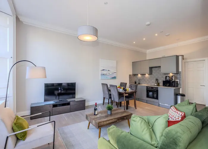 Dragon Suites - Edinburgh City Centre 2 Bed Apartment