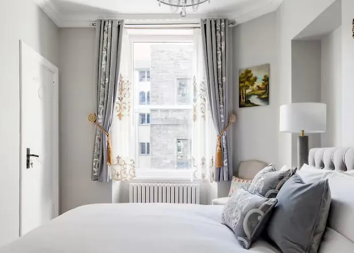 Edinburgh Old Town Flat