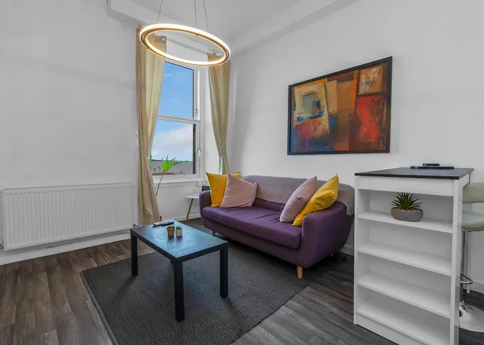 Free Parking, City Centre, Lower Granton Abode