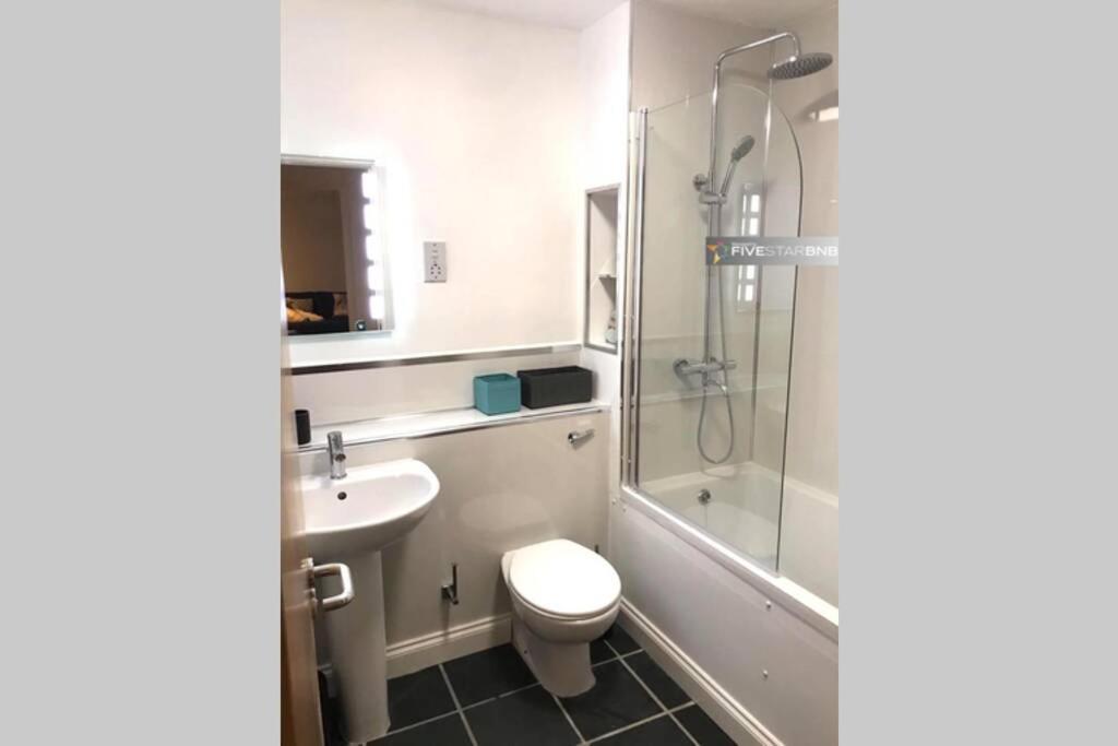 Apartment Waterfront Living In Leith With Free Parking! Edinburgh