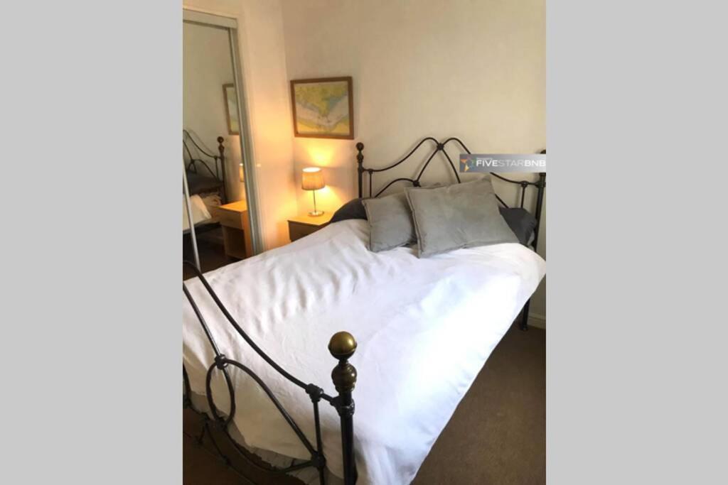 Waterfront Living In Leith With Free Parking! * Edinburgh