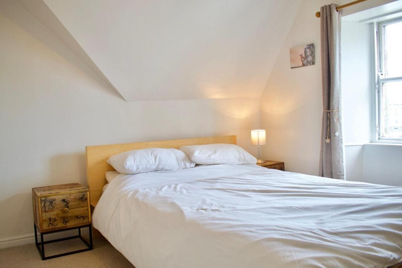 Modern And Charming 2 Bedroom Old Town *