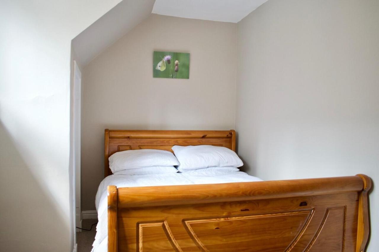 Modern And Charming 2 Bedroom Old Town Apartment *