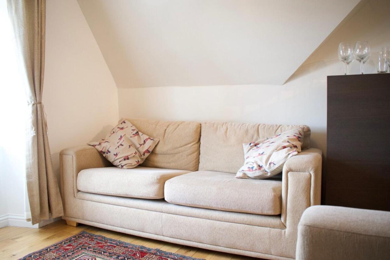 Modern And Charming 2 Bedroom Old Town Apartment Edinburgh