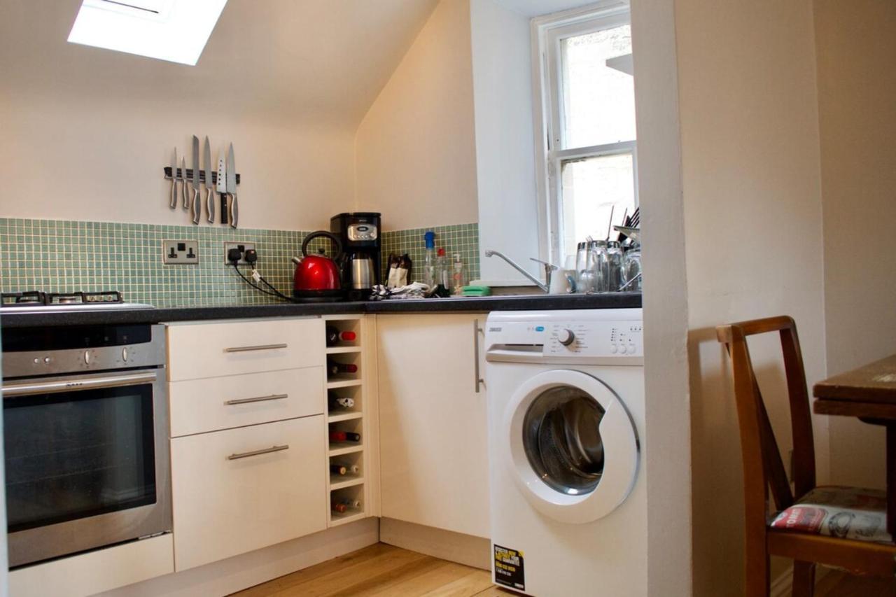 Modern And Charming 2 Bedroom Old Town Edinburgh