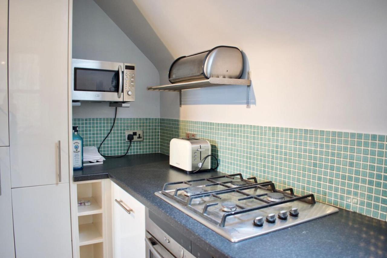 Modern And Charming 2 Bedroom Old Town