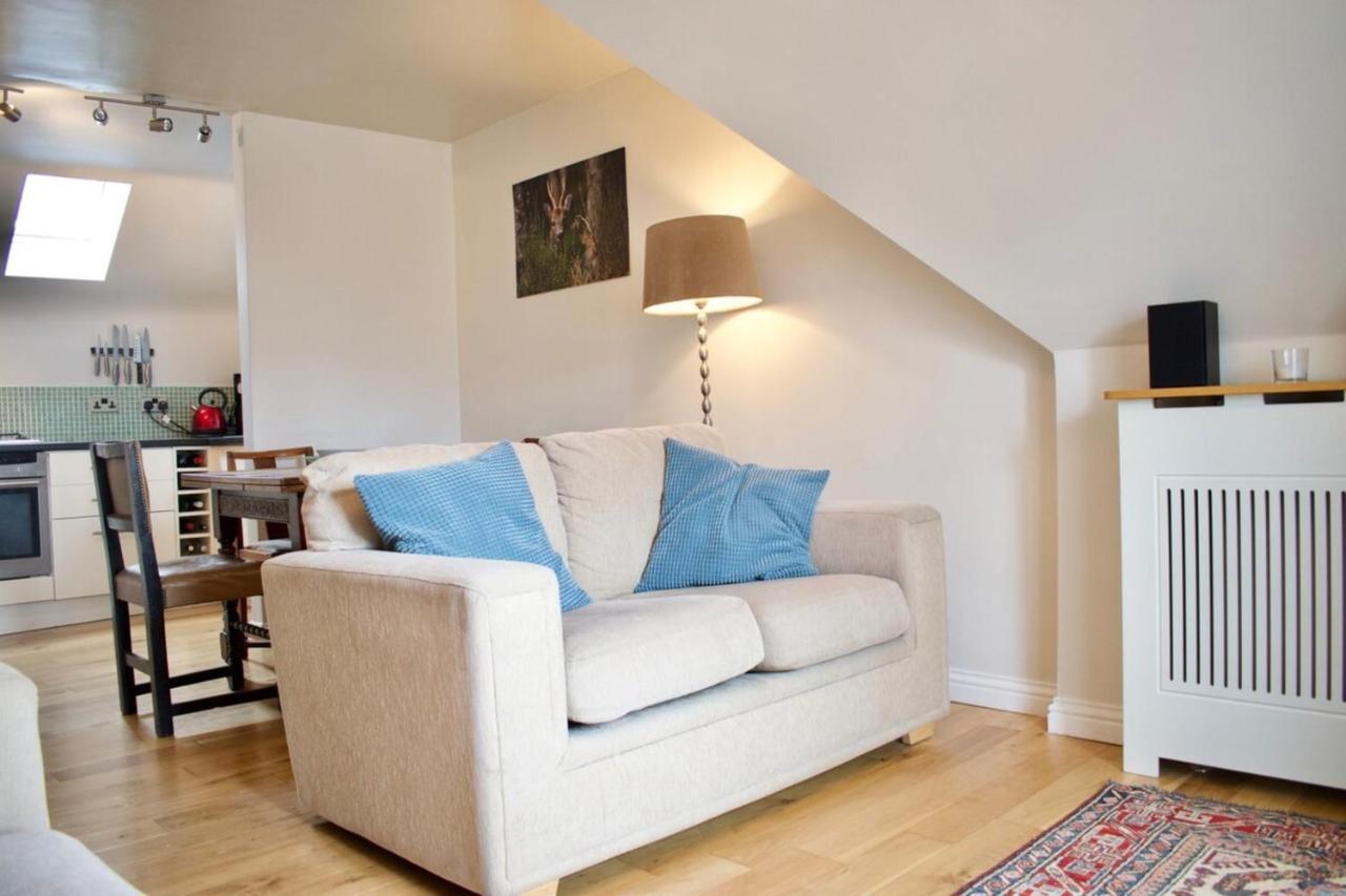 Modern And Charming 2 Bedroom Old Town Apartment