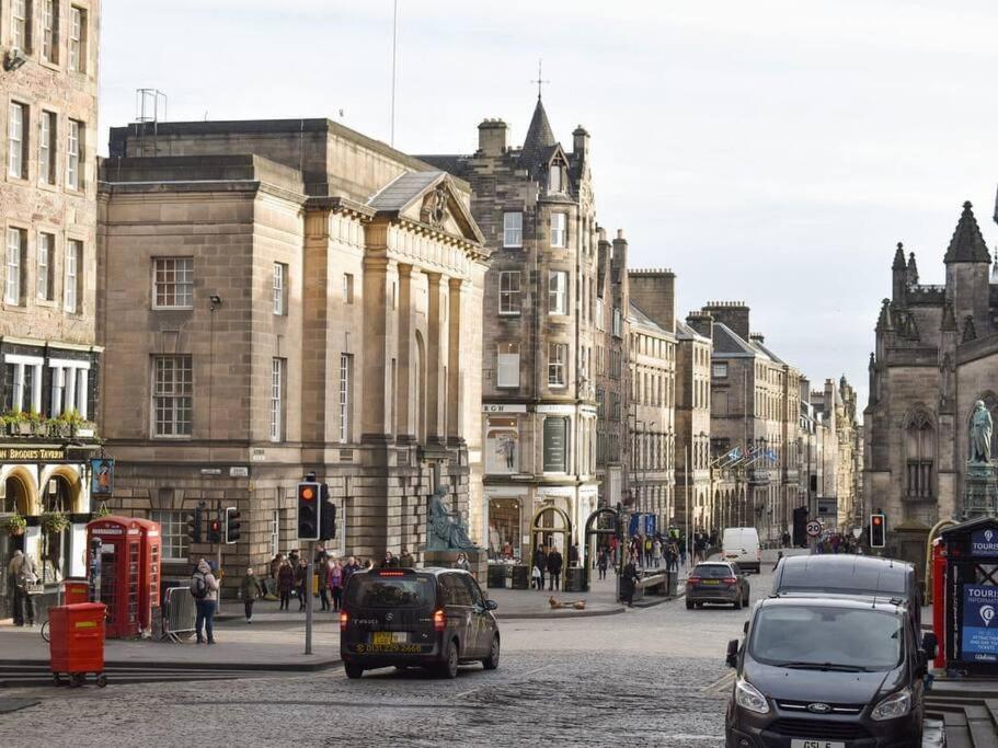 Brunton Gardens, Montgomery Street Apartment