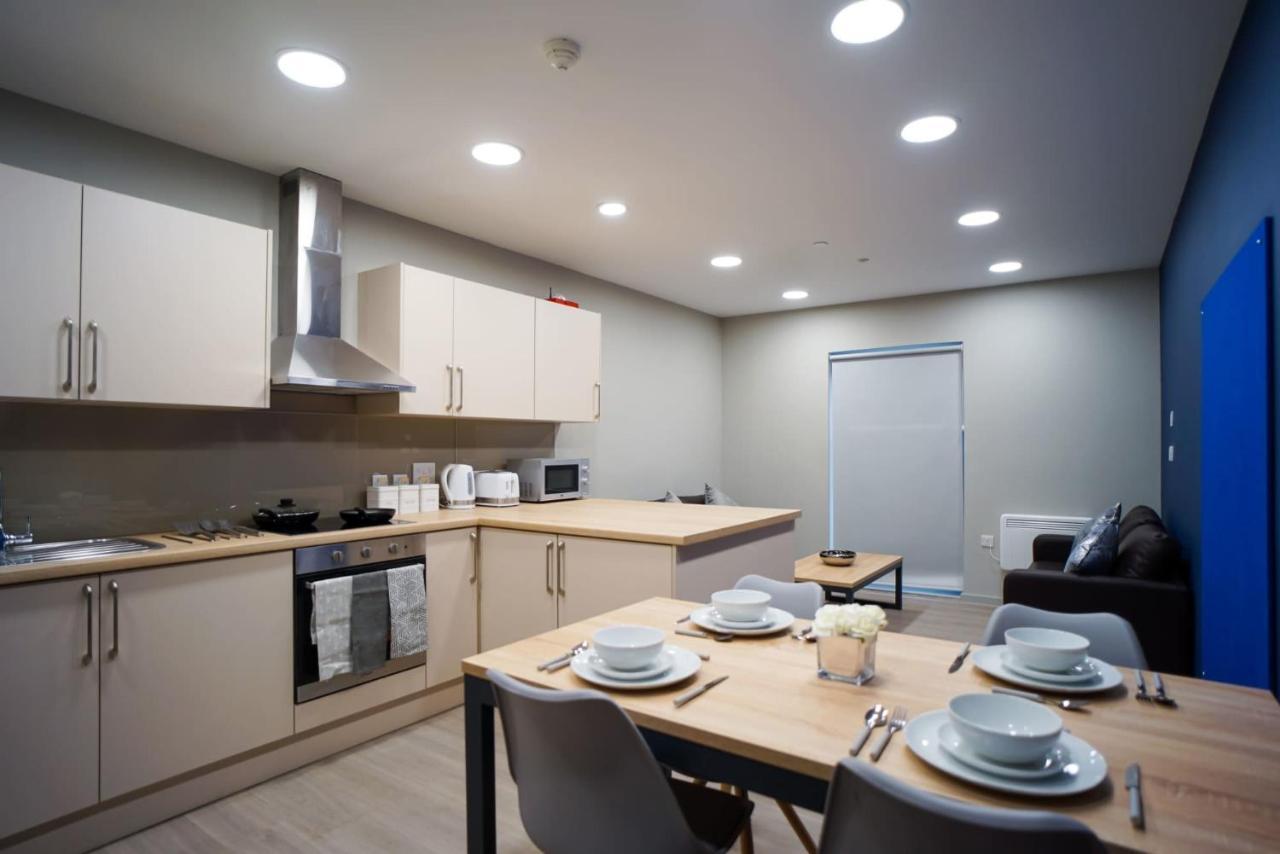 Bright Modern And Private Bedrooms With Shared Kitchen At Straits Meadow Near Centre