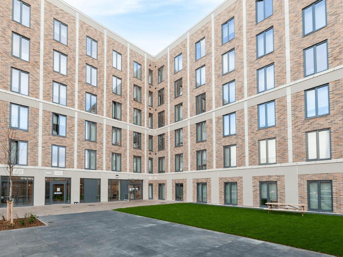 Apartment Bright Modern And Private Bedrooms With Shared Kitchen At Straits Meadow Near Centre *