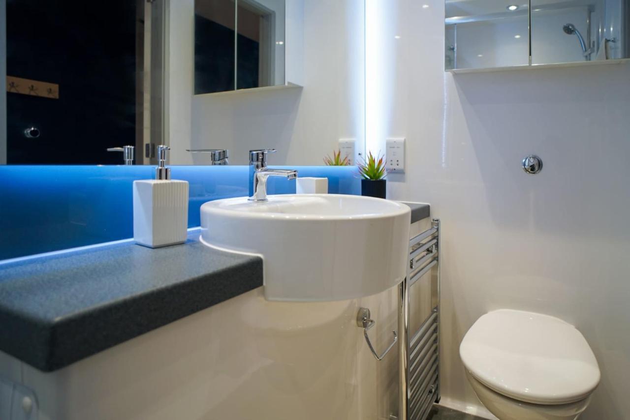 Bright Modern And Private Bedrooms With Shared Kitchen At Straits Meadow Near Centre Apartment Edinburgh