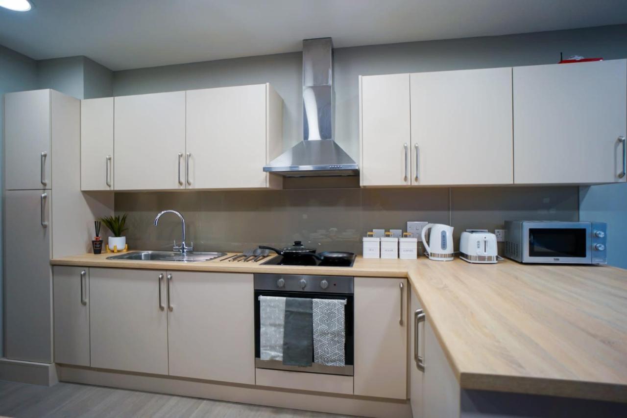 Bright Modern And Private Bedrooms With Shared Kitchen At Straits Meadow Near Centre