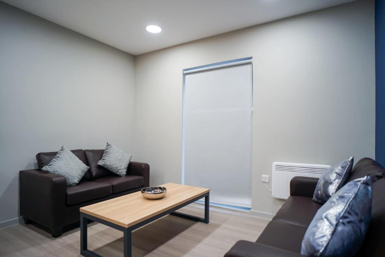 Apartment Bright Modern And Private Bedrooms With Shared Kitchen At Straits Meadow Near Centre