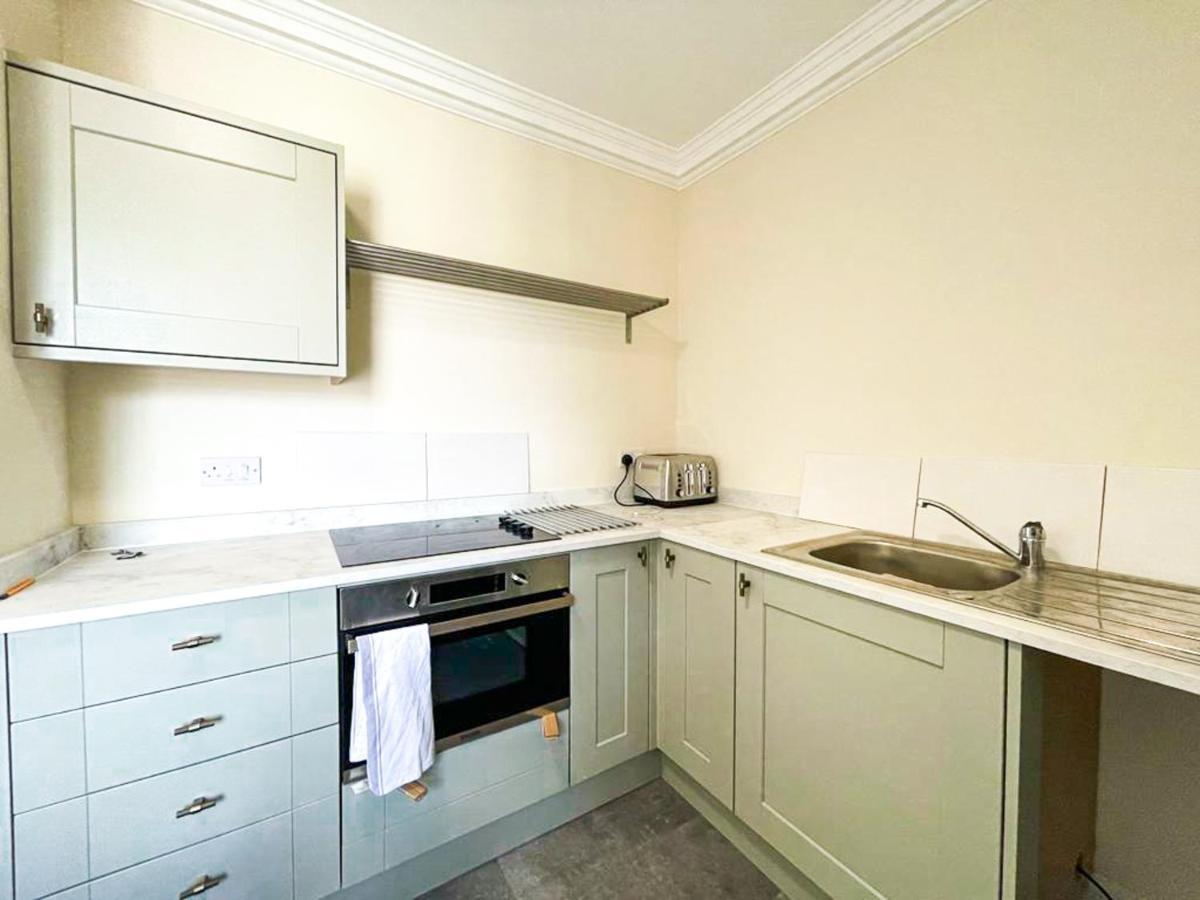 Remarkable 5br Townhouse With Garden, Sleeps 12