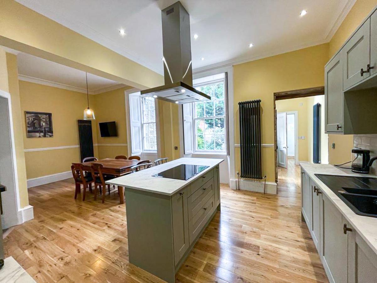 Apartment Remarkable 5br Townhouse With Garden, Sleeps 12