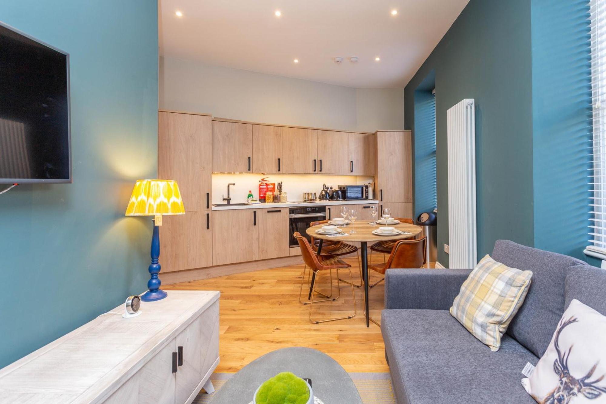 Royal 2bed Center