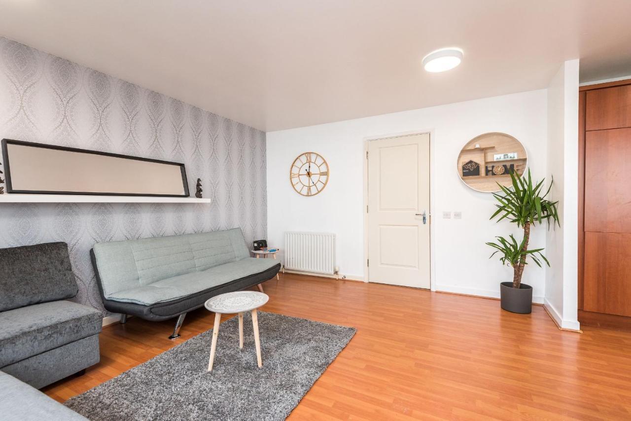 Modern Spacious 3 Bedroom Centre - Free Parking - Private Balcony Appartement