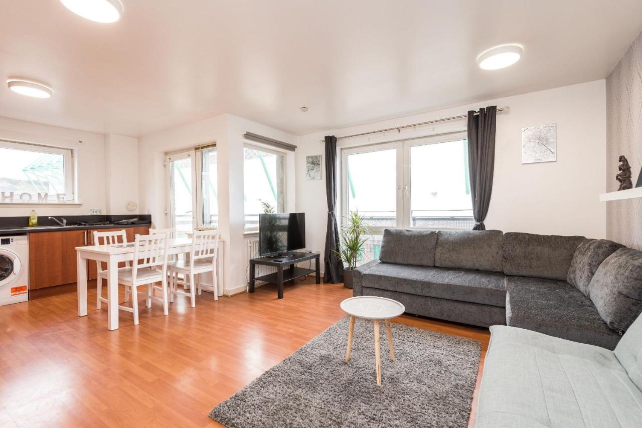 Modern Spacious 3 Bedroom Centre - Free Parking - Private Balcony Appartement