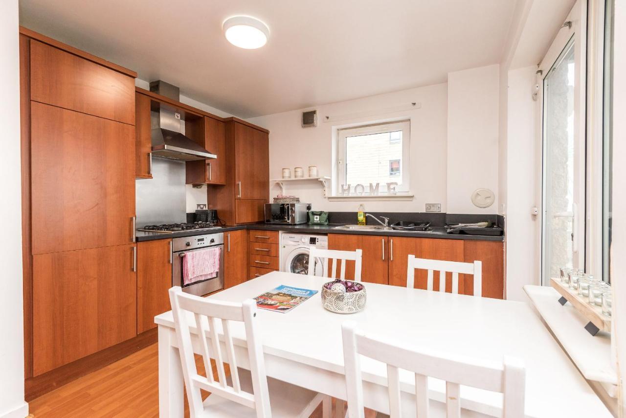 Appartement Modern Spacious 3 Bedroom Centre - Free Parking - Private Balcony *