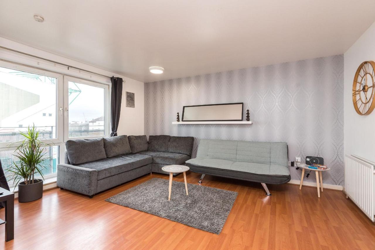 Modern Spacious 3 Bedroom Centre - Free Parking - Private Balcony Appartement *