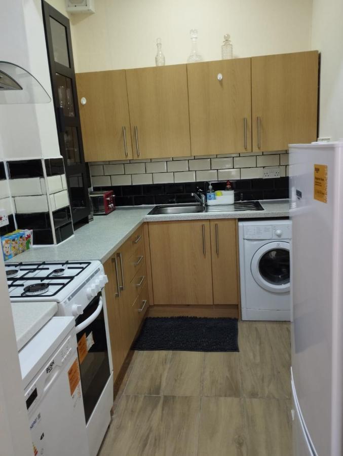 Apartment Park View Apartments: Central 2-bedroom With Free Parking *