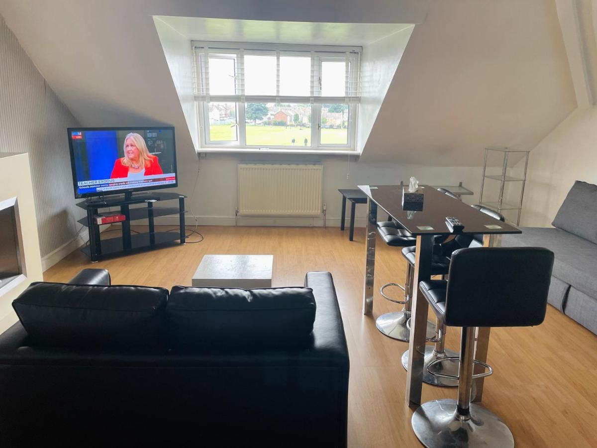 1 Bed Flat At Drum Street * EDI