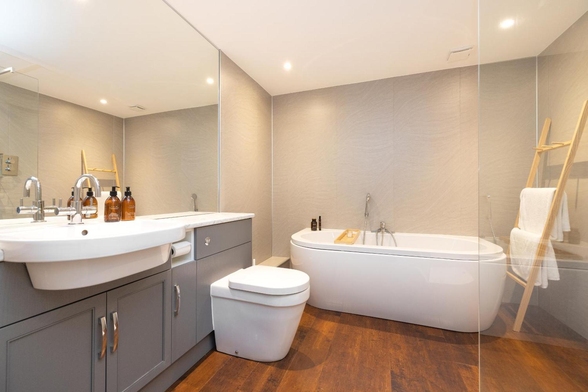 Joivy Delightful Maisonette Near Castle Apartment *