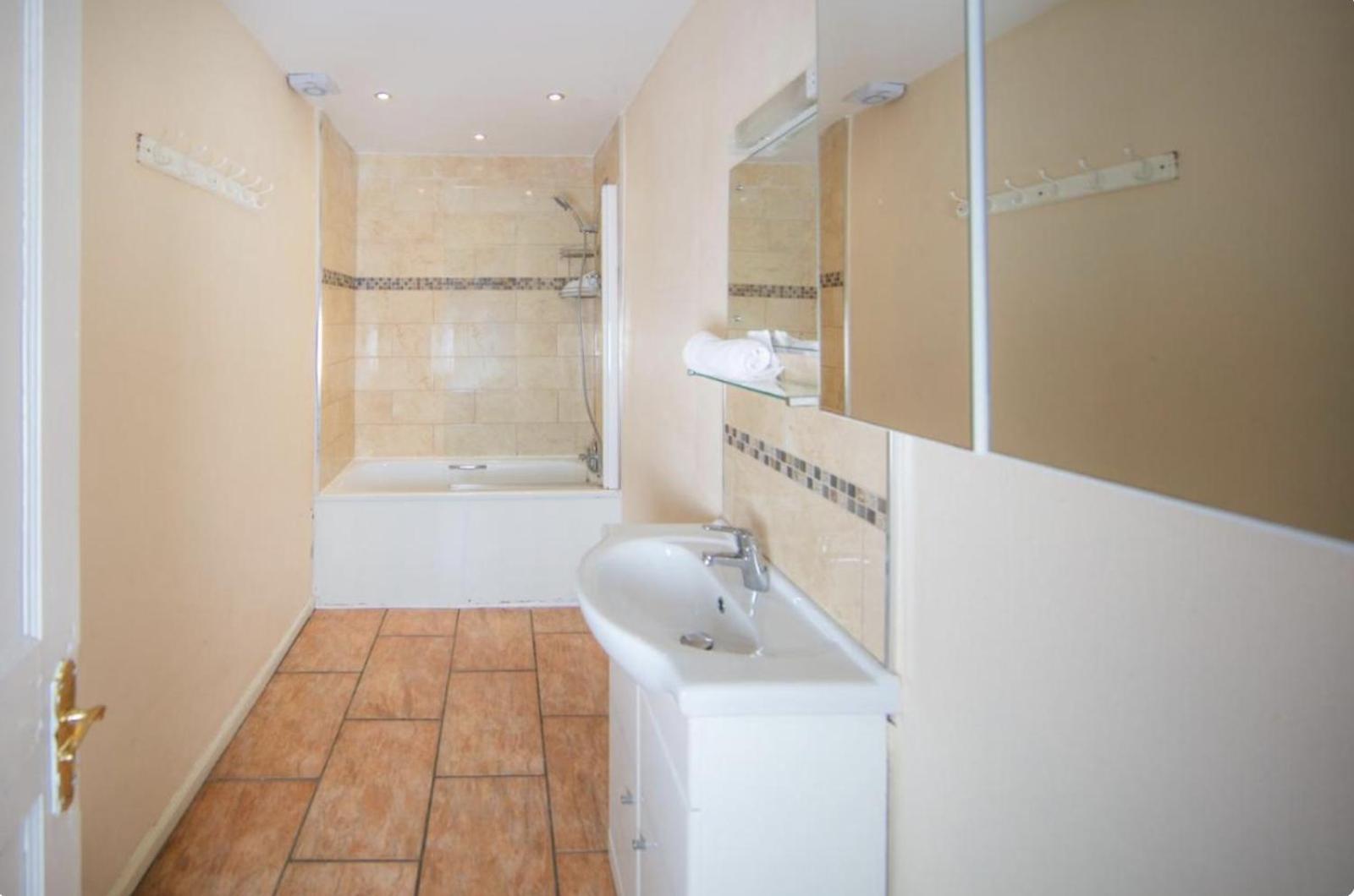 Apartment Comfortable And Spacious Retreat By The Meadows! EDI