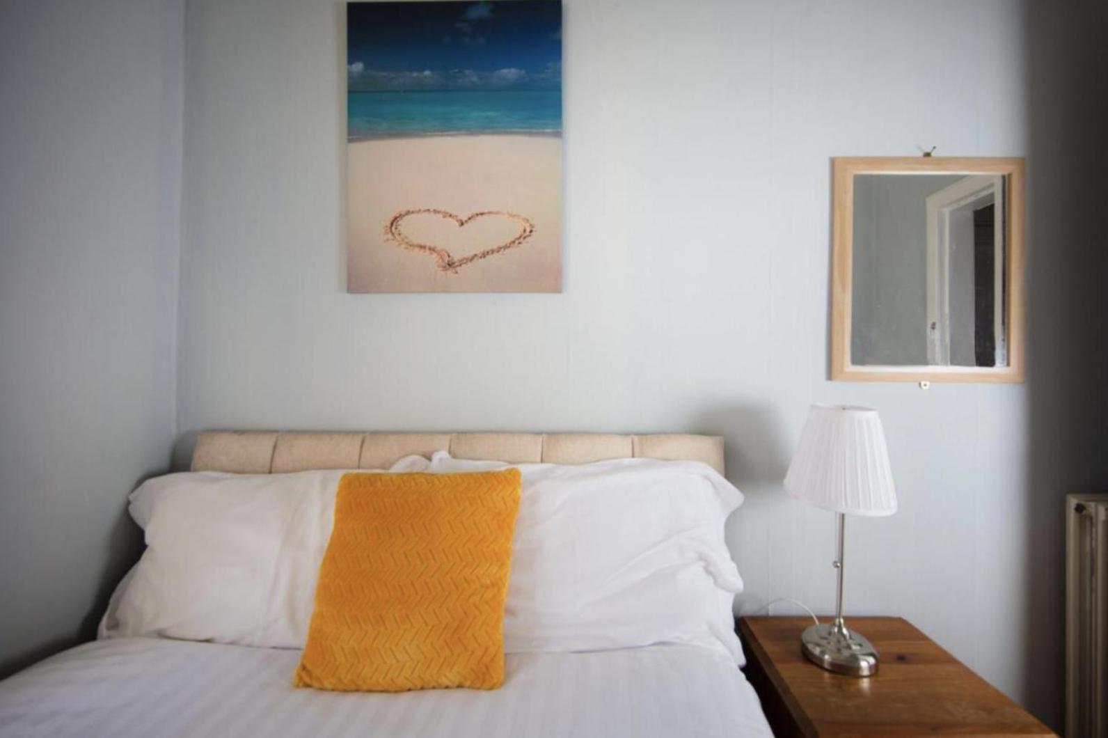 Apartment Comfortable And Spacious Retreat By The Meadows!