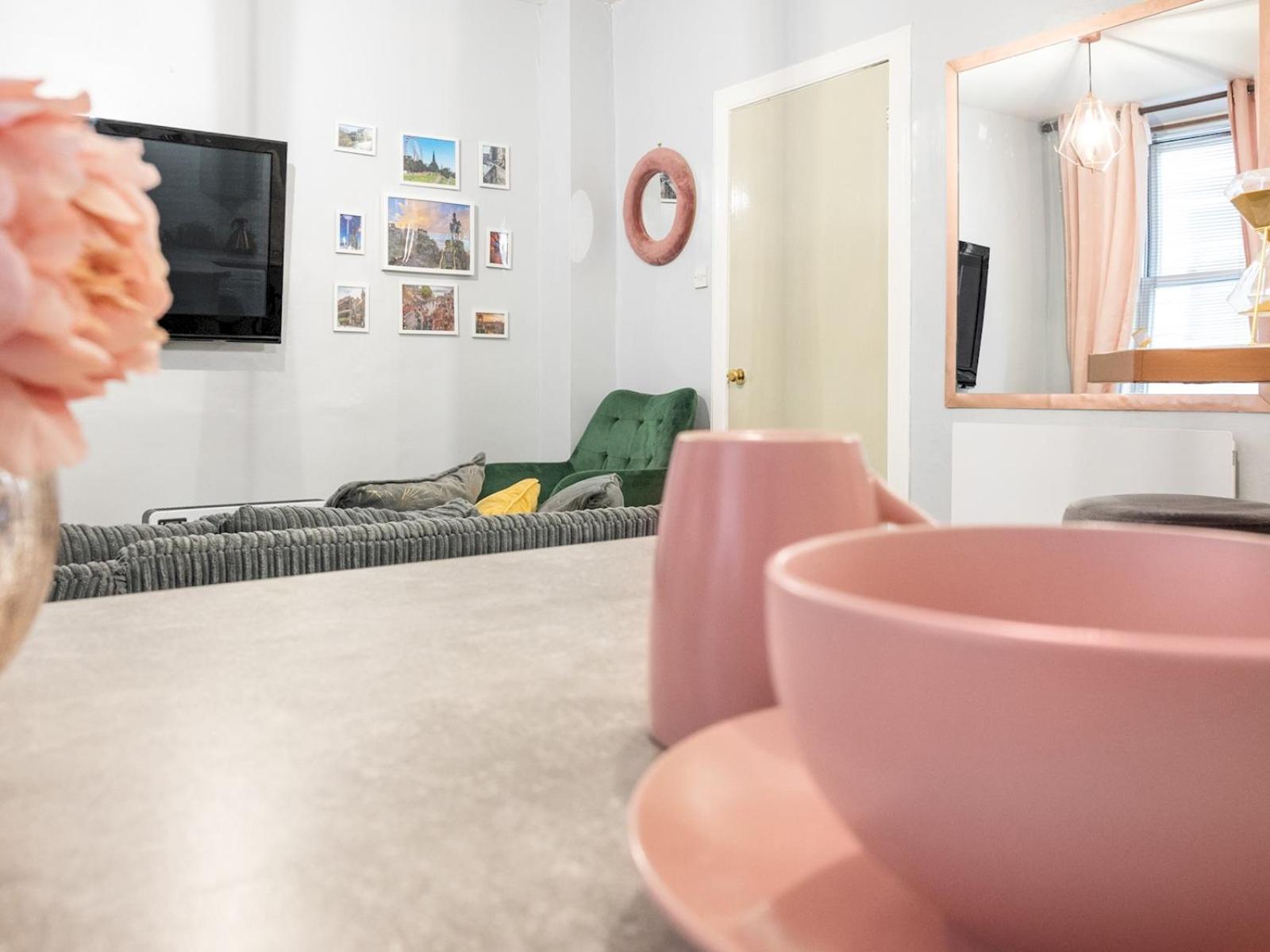 Apartment Pass The Keys 2br