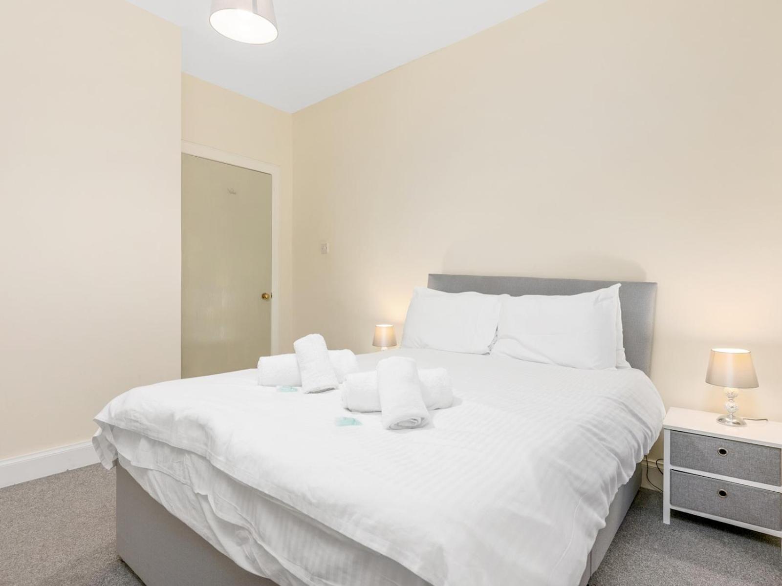 Apartment Pass The Keys 2br
