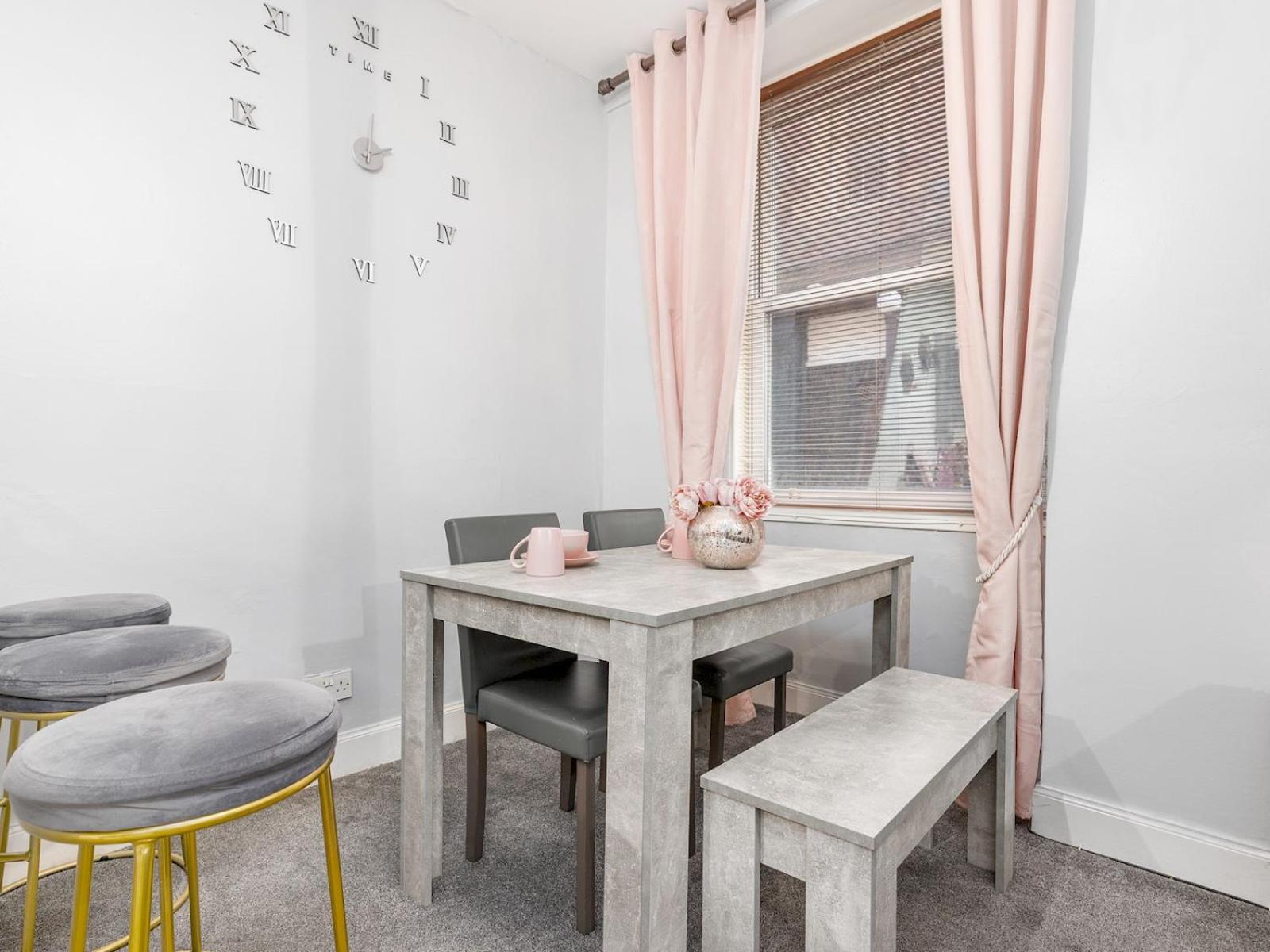 Pass The Keys 2br Edinburgh