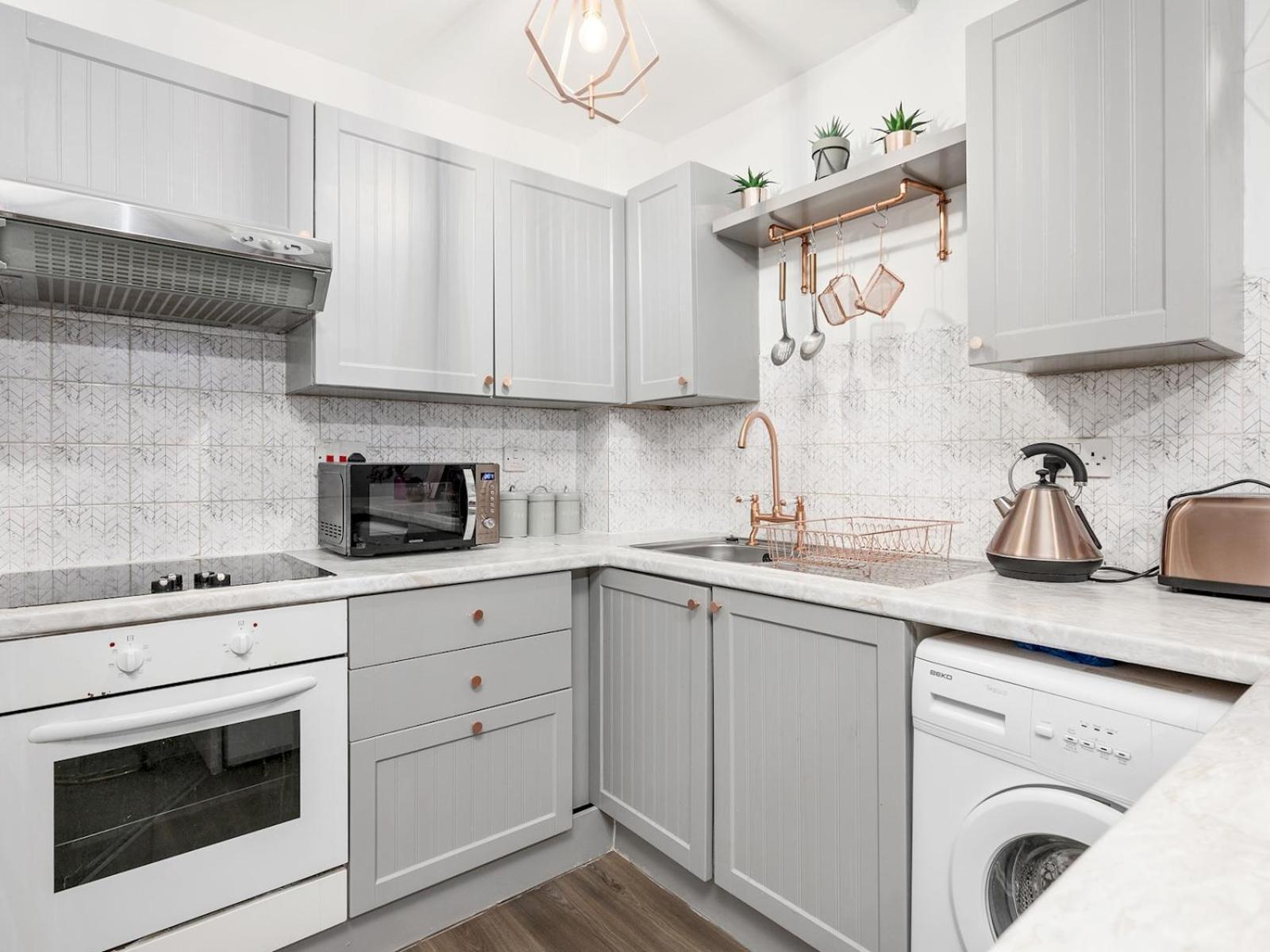 Pass The Keys 2br Edinburgh